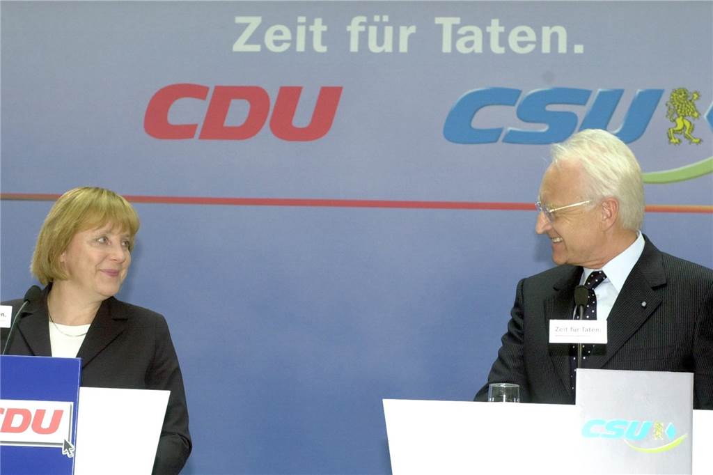Söder, Habeck, Schröder, Merkel – vom Umgang mit Niederlagen 2002 zieht Merkel (CDU) ihren Anspruch auf die Kanzlerkandidatur zurück und lässt Edmund Stoiber (CSU) scheitern.