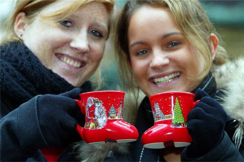 2004 gab es in Dortmund den Glühwein aus dem Stiefel.