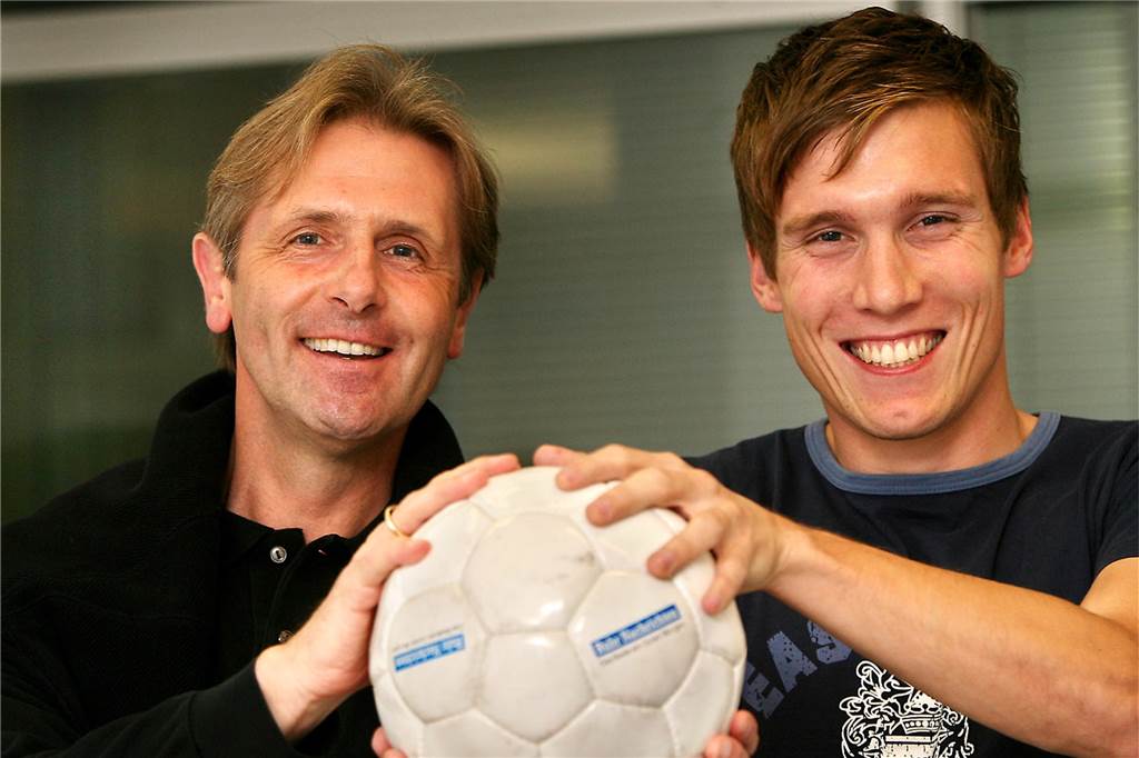 Dortmunder Erfolgstrainer über sein Landesliga-Team: Heute würden sie Regionalliga spielen 2006 im Trainergespräch: Der jetzige Bundesliga-Trainer Hannes Wolf (r.) und Volker Rieske.