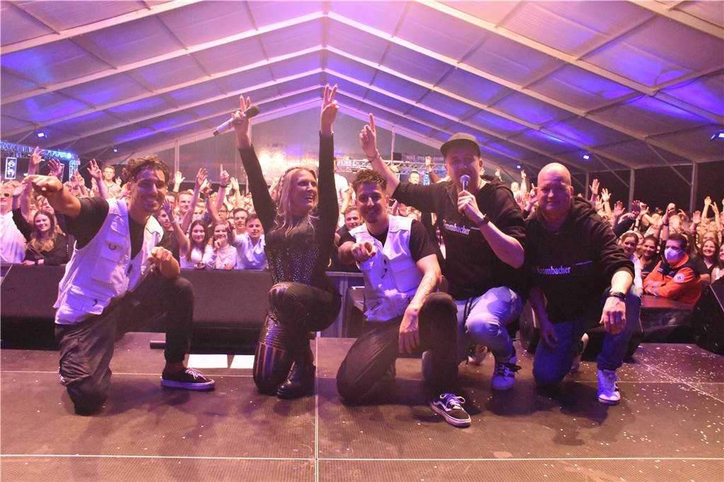 60 Jahre Karpaten – der wohl lauteste Geburtstag im Münsterland 2013 vertrat sie Deutschland bei Eurovision Song Contest und auch heute auf der Karpatenbühne sorgte Band Cascada für reichlich Stimmung.