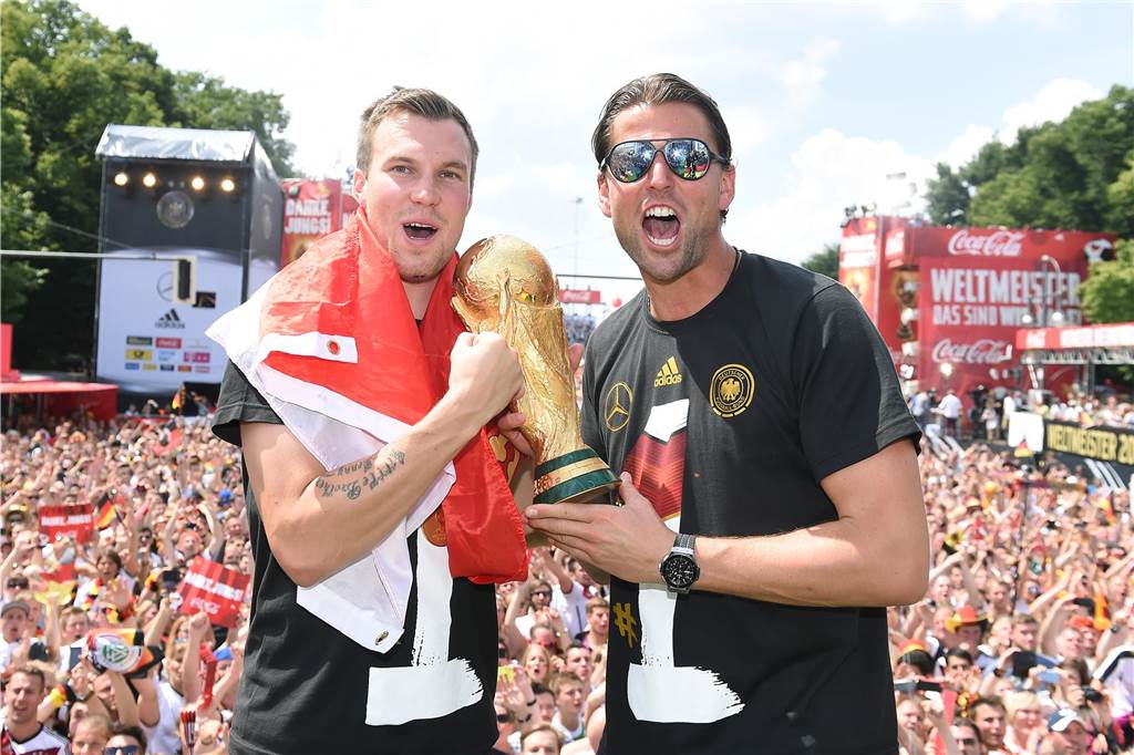 2014 dann der wohl größtmögliche Erfolg, den ein Fußballer feiern kann: Großkreutz bleibt zwar ohne Einsatz, wird aber mit der Nationalmannschaft in Brasilien Weltmeister.