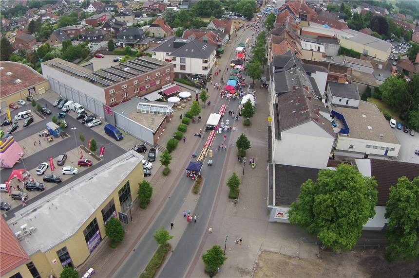 Stadtfest in Selm: Die Stadt greift eine Idee nach großem Vorbild wieder auf 2015 hatte das bis dato letzte Tafelfest während des Selmer Stadtfestes stattgefunden. Diese Idee greift die Stadt 2020 wieder auf.