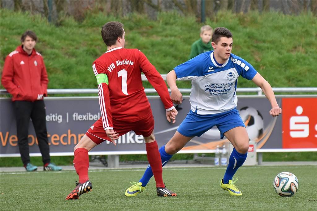 Engin Yavuzaslan freut sich über versierten Neuzugang für die SpVgg 2015 wechselte Timo Grabowsky zum SuS Stadtlohn. In dieser Szene spielt er für die Reserve in der Kreisliga A.