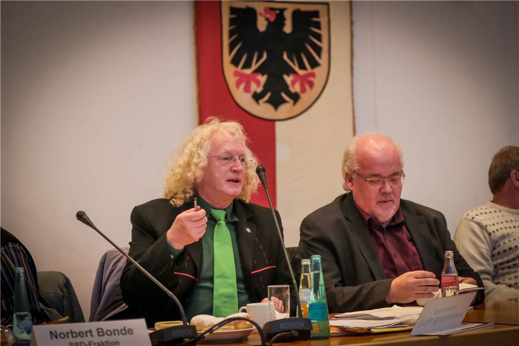 Politiker und Menschenfreund: Die ungewöhnliche Karriere des Friedrich Fuß Friedrich Fuß mit Ralf Stoltze (SPD)