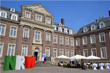 2019 hatte Ministerpräsident Armin Laschet auf Schloss Nordkirchen die Landesverdienstorden überreicht.