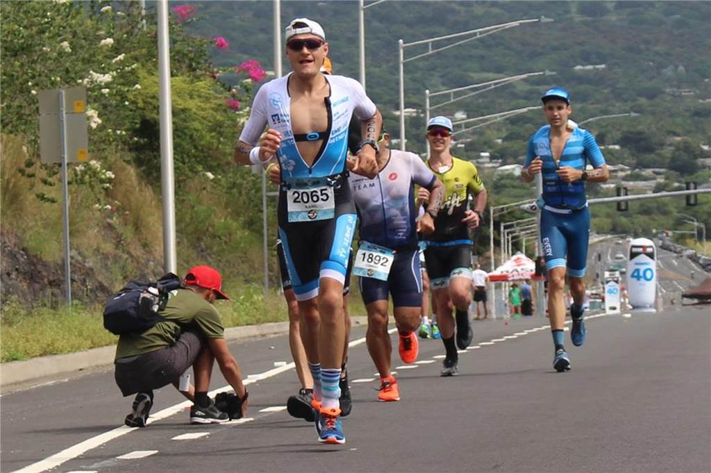 Alles geben bis zum großen Ziel: Triathlet Kamil Jablonski setzt alles auf eine Karte 2019 nahm Kamil Jablonski schon beim Ironman auf Hawaii teil. Nun soll es einen zweiter Start geben.