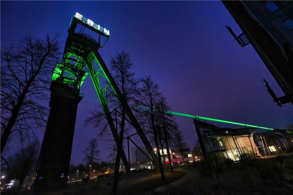 Der Erin-Turm in Castrop-Rauxel zu Weihnachten 2021.