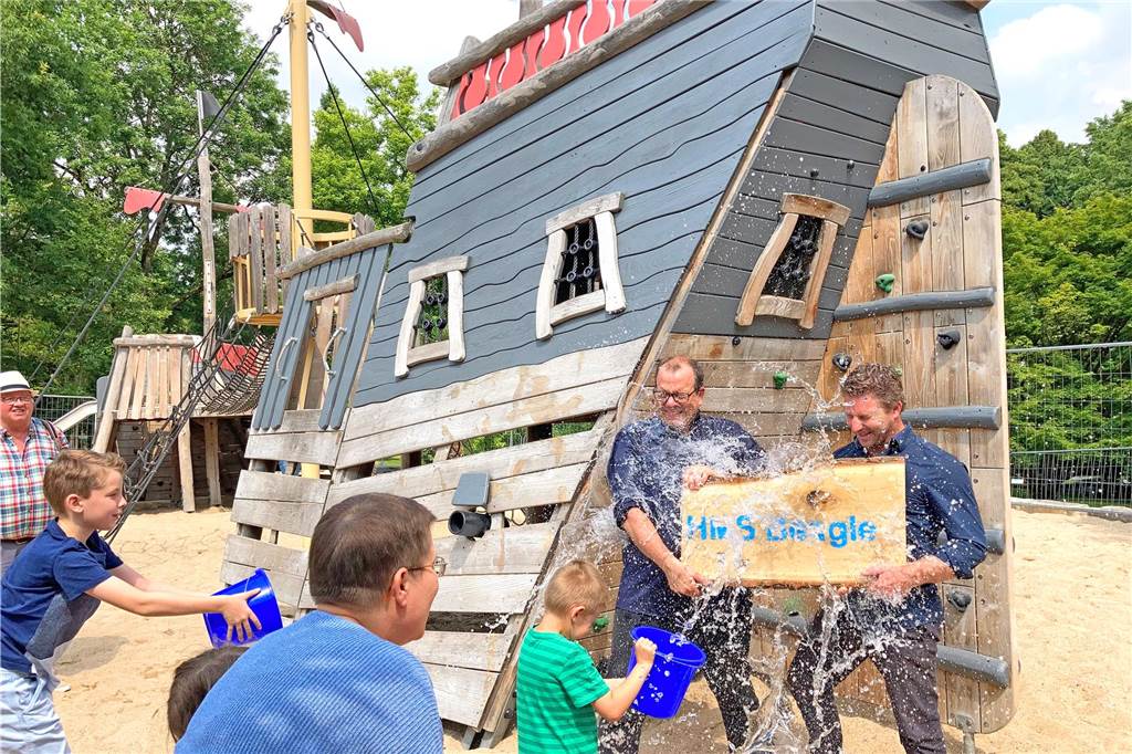 Baumwipfelpfad im Rombergpark: Hohe Kosten erfordern Beratungen 2021 zog dieses hölzerne Schiff aus dem Westfalenpark auf den Spielplatz des Rombergparks.