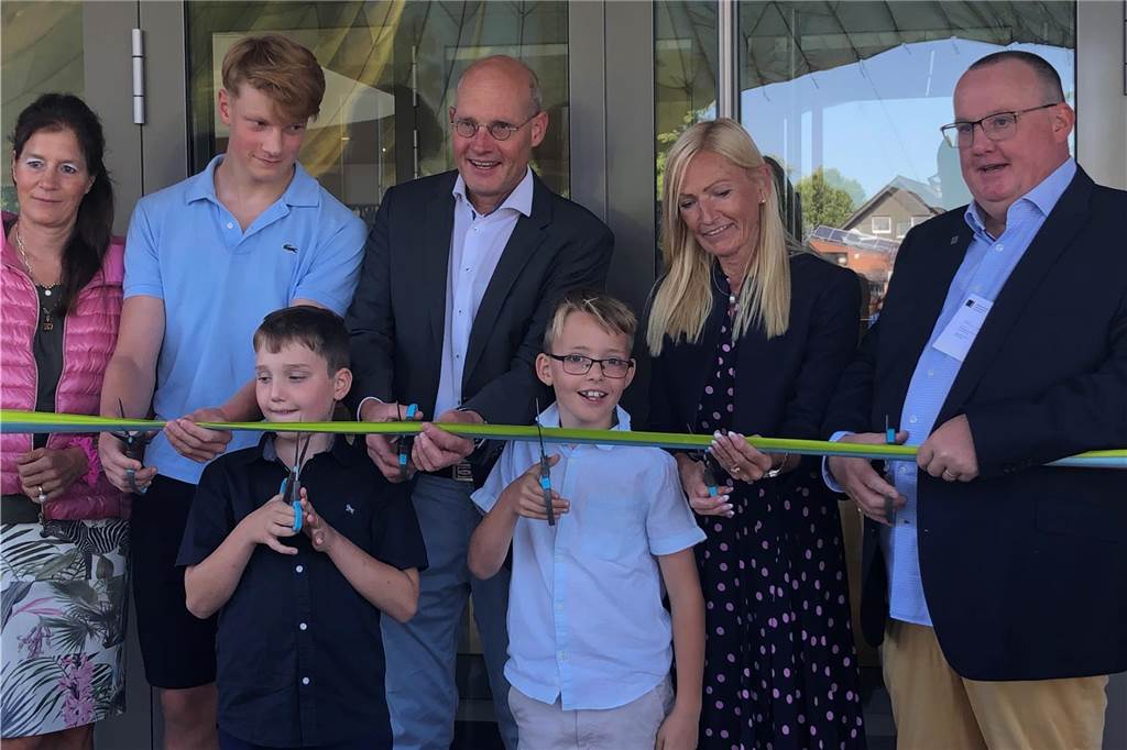 Erwin und Bernhard ter Hürne eröffnen 2022 das neue Kommunikationszentrum