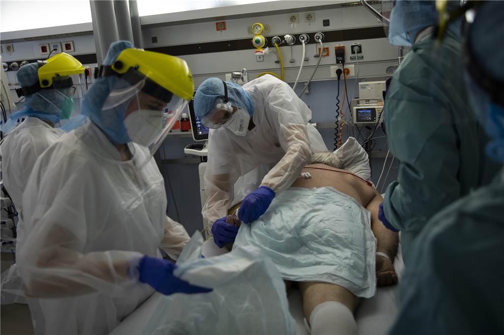 Corona-Liveblog: Mehr Infizierte, Inzidenz angestiegen, ein weiterer Todesfall 21 Corona-Patienten werden derzeit im Kreis auf einer Intensivstation behandelt.