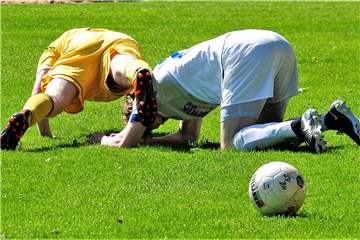2:2 trennten sich in der Fußball-Landesliga 4 der SV Dorsten-Hardt (in gelb) und SuS Stadtlohn. Ein Ergebnis, das keinem der beiden Teams viel weiterhalf.