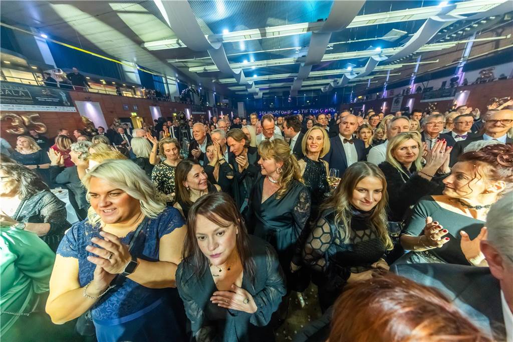 Die besten Bilder der Solidarfonds-Gala 2024: Feine Gäste feiern BVB, Hagedorn und Roland Kaiser