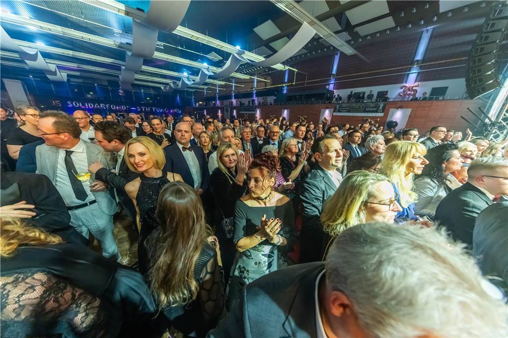 Die besten Bilder der Solidarfonds-Gala 2024: Feine Gäste feiern BVB, Hagedorn und Roland Kaiser