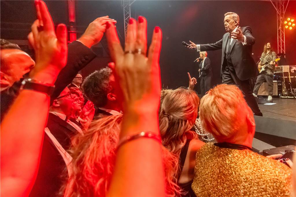 Die besten Bilder der Solidarfonds-Gala 2024: Feine Gäste feiern BVB, Hagedorn und Roland Kaiser