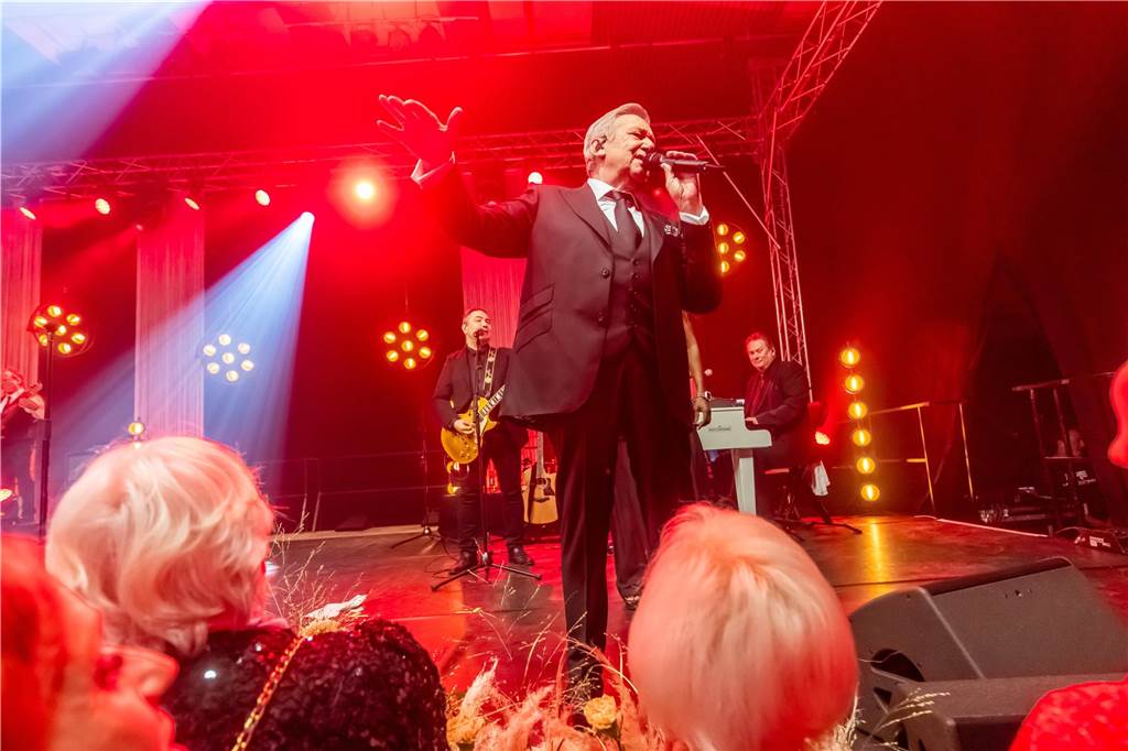 Die besten Bilder der Solidarfonds-Gala 2024: Feine Gäste feiern BVB, Hagedorn und Roland Kaiser