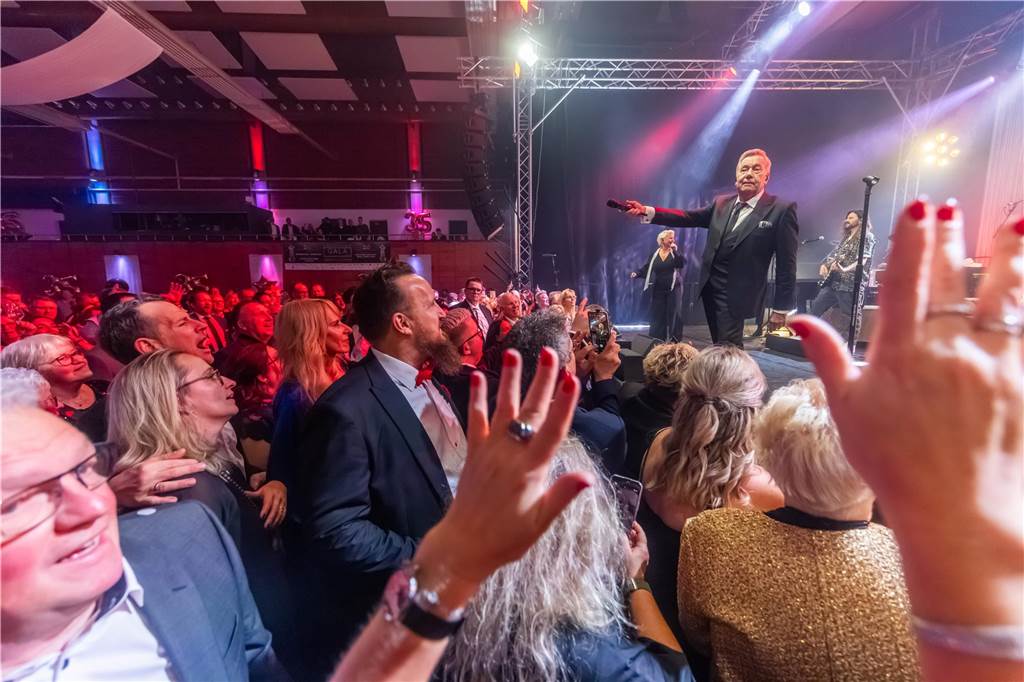 Die besten Bilder der Solidarfonds-Gala 2024: Feine Gäste feiern BVB, Hagedorn und Roland Kaiser