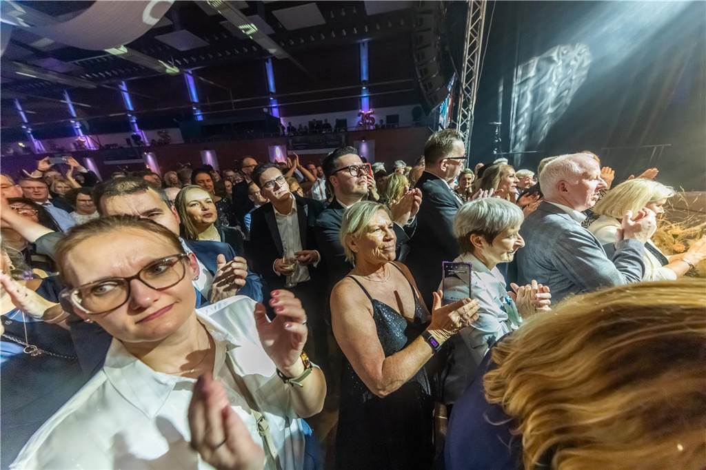Die besten Bilder der Solidarfonds-Gala 2024: Feine Gäste feiern BVB, Hagedorn und Roland Kaiser