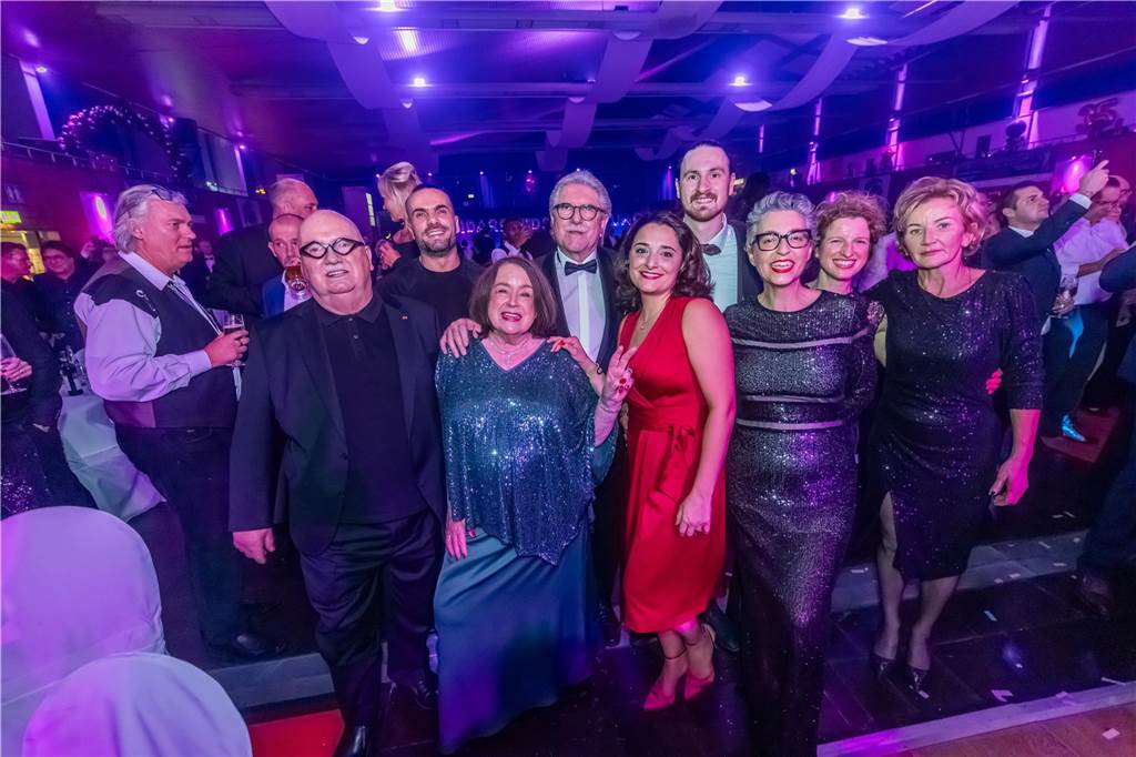 Die besten Bilder der Solidarfonds-Gala 2024: Feine Gäste feiern BVB, Hagedorn und Roland Kaiser