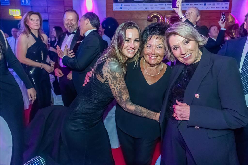 Die besten Bilder der Solidarfonds-Gala 2024: Feine Gäste feiern BVB, Hagedorn und Roland Kaiser