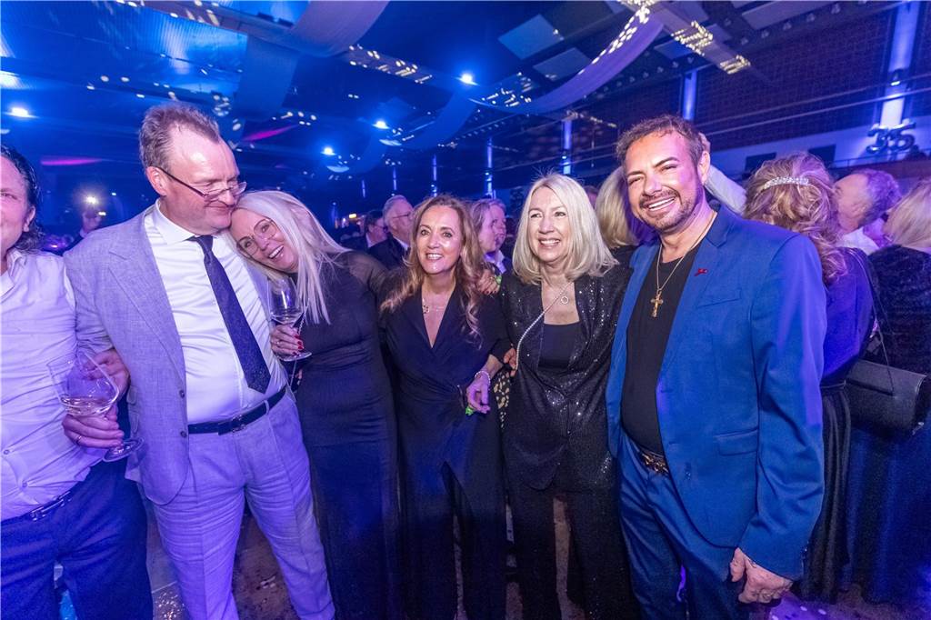 Die besten Bilder der Solidarfonds-Gala 2024: Feine Gäste feiern BVB, Hagedorn und Roland Kaiser