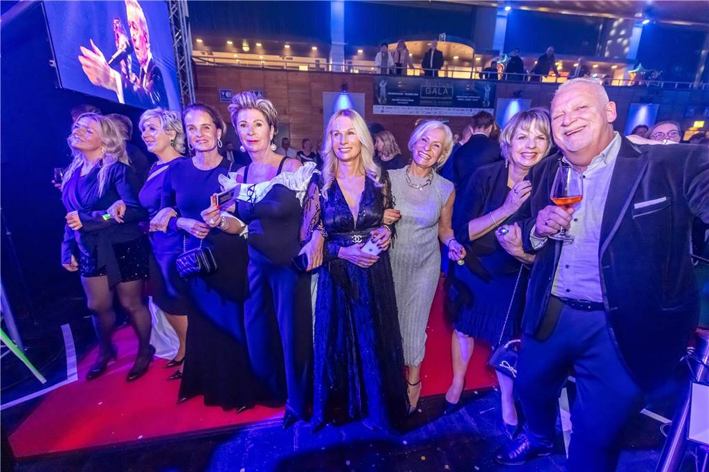 Die besten Bilder der Solidarfonds-Gala 2024: Feine Gäste feiern BVB, Hagedorn und Roland Kaiser