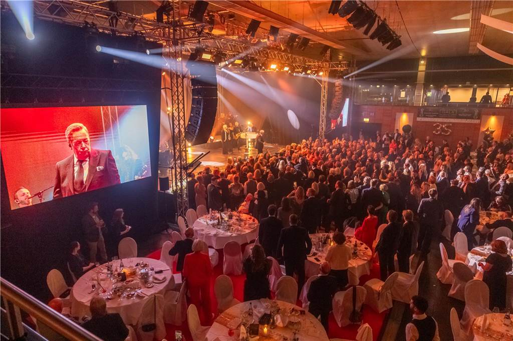 Die besten Bilder der Solidarfonds-Gala 2024: Feine Gäste feiern BVB, Hagedorn und Roland Kaiser