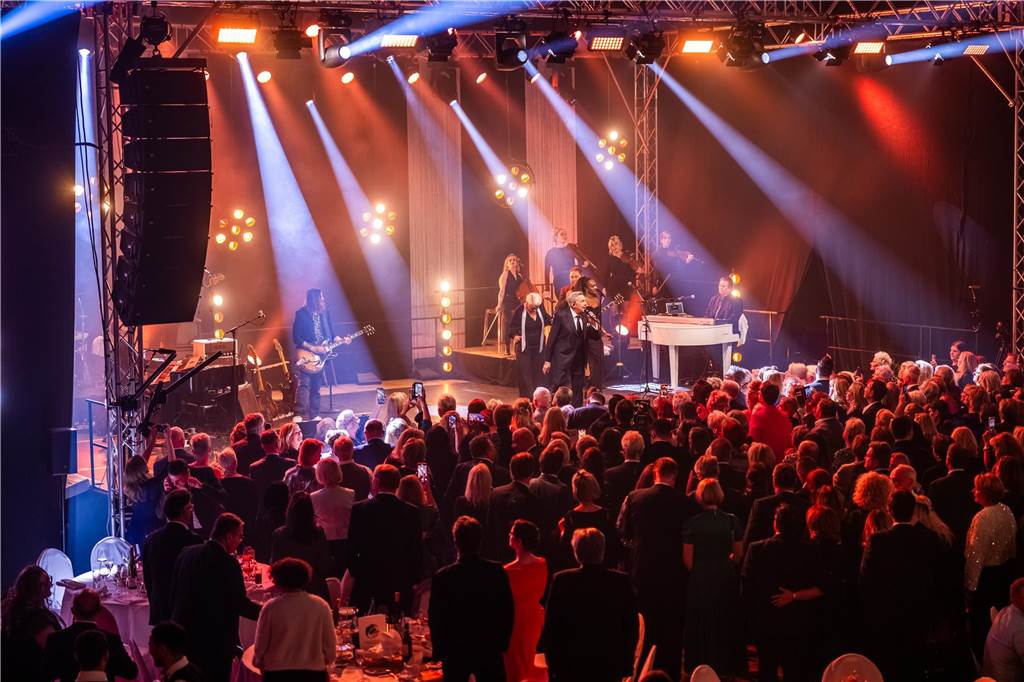 Die besten Bilder der Solidarfonds-Gala 2024: Feine Gäste feiern BVB, Hagedorn und Roland Kaiser
