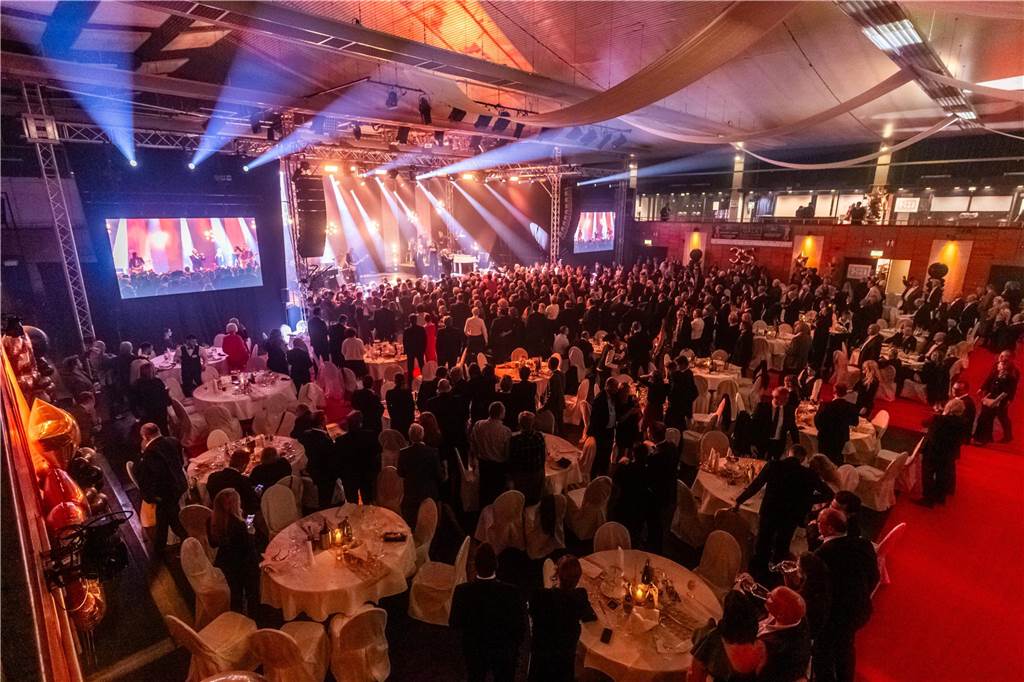 Die besten Bilder der Solidarfonds-Gala 2024: Feine Gäste feiern BVB, Hagedorn und Roland Kaiser