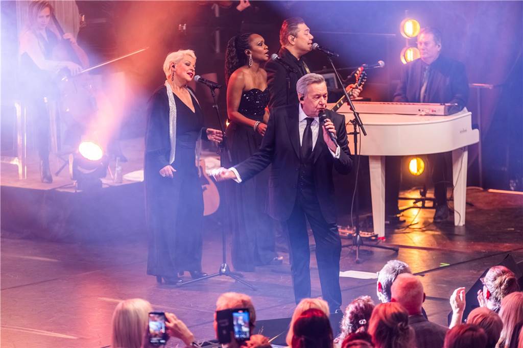 Die besten Bilder der Solidarfonds-Gala 2024: Feine Gäste feiern BVB, Hagedorn und Roland Kaiser