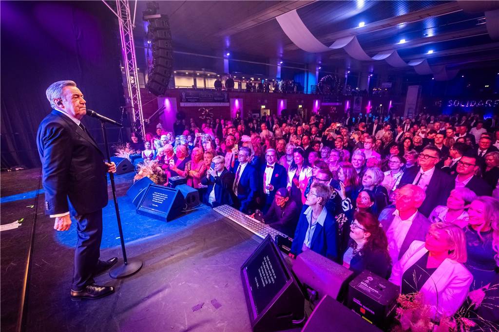 Die besten Bilder der Solidarfonds-Gala 2024: Feine Gäste feiern BVB, Hagedorn und Roland Kaiser