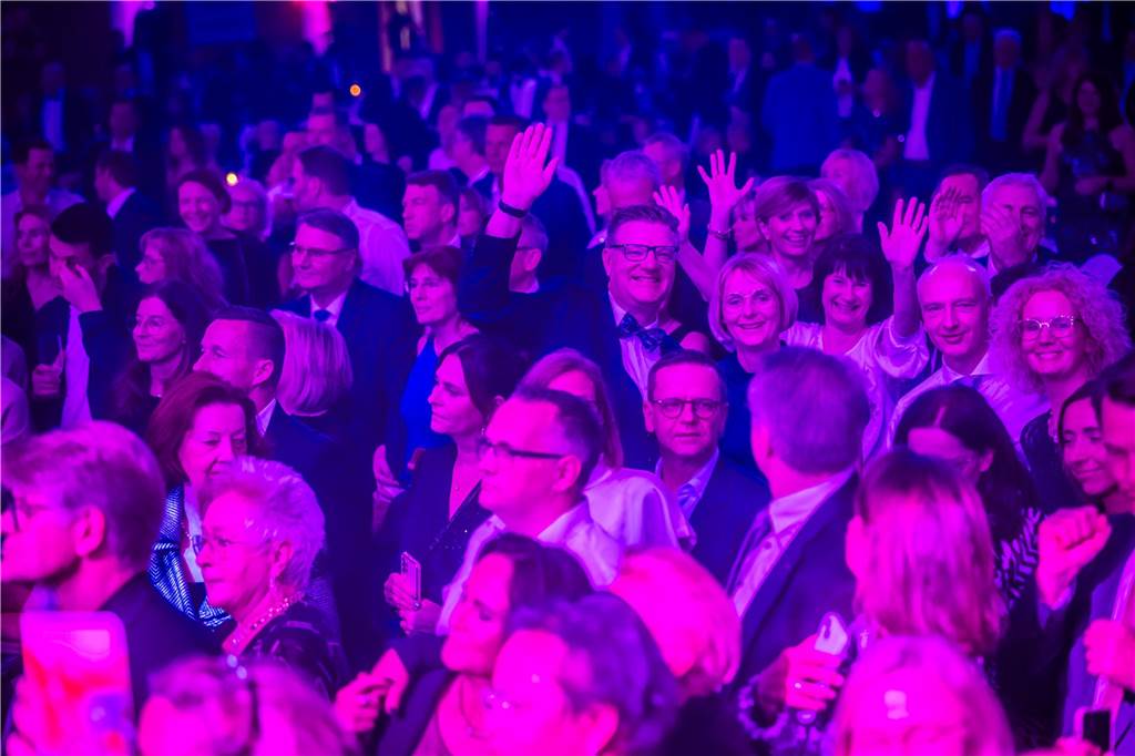 Die besten Bilder der Solidarfonds-Gala 2024: Feine Gäste feiern BVB, Hagedorn und Roland Kaiser