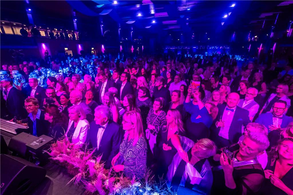 Die besten Bilder der Solidarfonds-Gala 2024: Feine Gäste feiern BVB, Hagedorn und Roland Kaiser