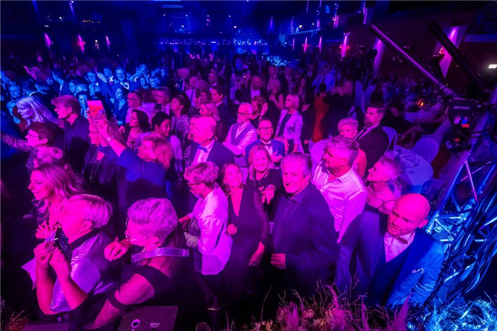 Die besten Bilder der Solidarfonds-Gala 2024: Feine Gäste feiern BVB, Hagedorn und Roland Kaiser