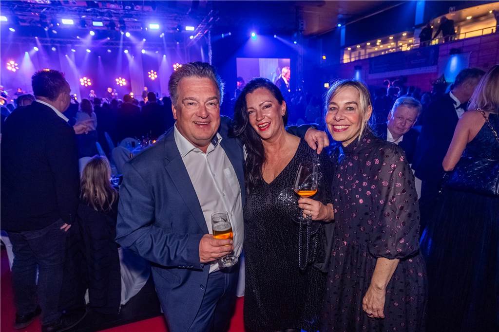 Die besten Bilder der Solidarfonds-Gala 2024: Feine Gäste feiern BVB, Hagedorn und Roland Kaiser