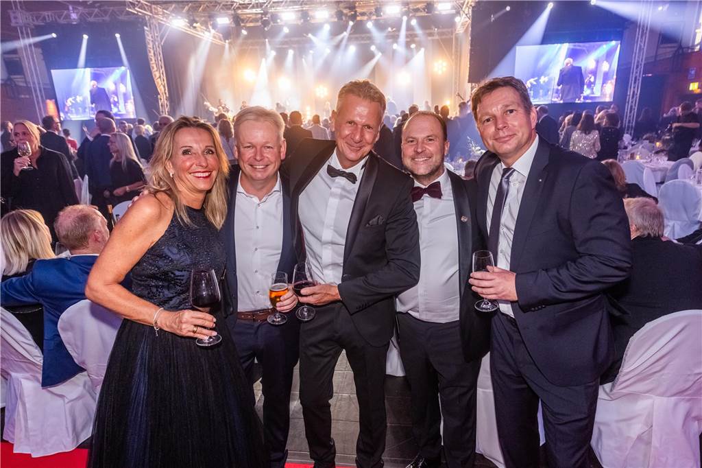 Die besten Bilder der Solidarfonds-Gala 2024: Feine Gäste feiern BVB, Hagedorn und Roland Kaiser