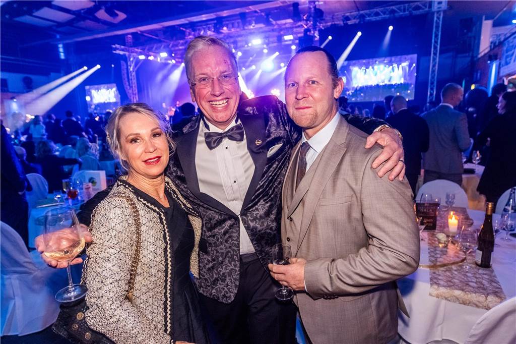 Die besten Bilder der Solidarfonds-Gala 2024: Feine Gäste feiern BVB, Hagedorn und Roland Kaiser