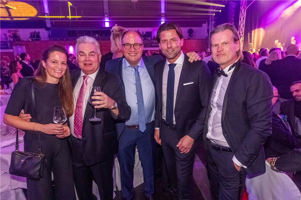Die besten Bilder der Solidarfonds-Gala 2024: Feine Gäste feiern BVB, Hagedorn und Roland Kaiser