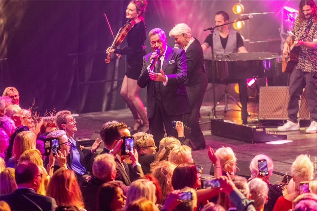 Die besten Bilder der Solidarfonds-Gala 2024: Feine Gäste feiern BVB, Hagedorn und Roland Kaiser
