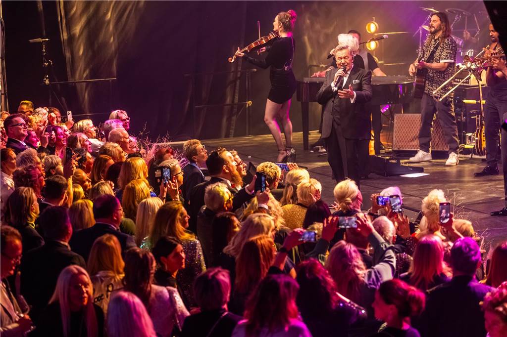 Die besten Bilder der Solidarfonds-Gala 2024: Feine Gäste feiern BVB, Hagedorn und Roland Kaiser