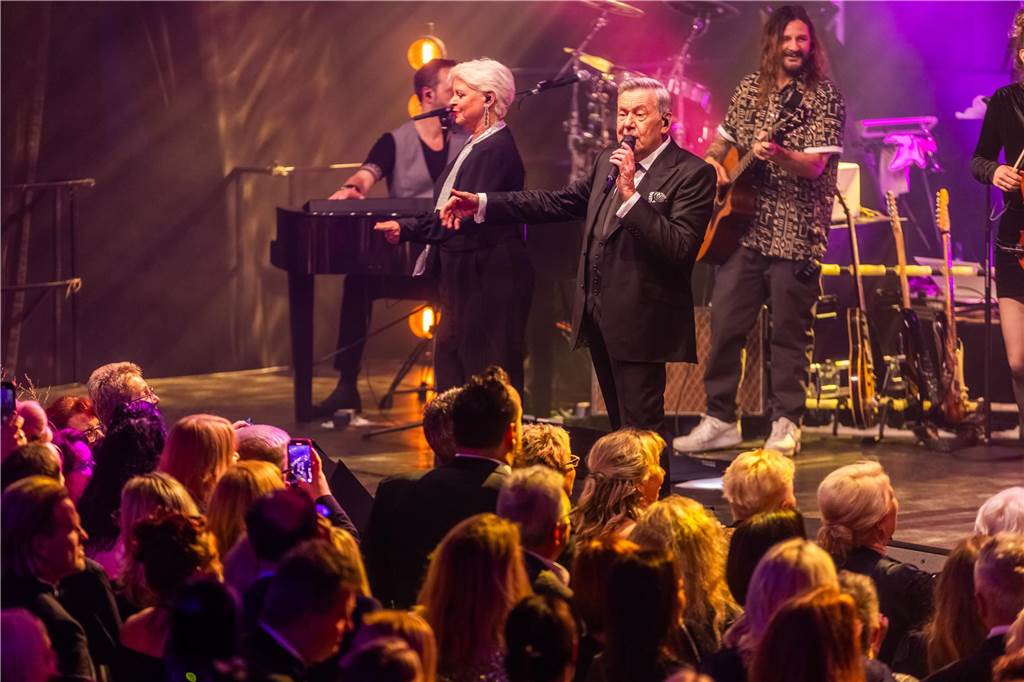 Die besten Bilder der Solidarfonds-Gala 2024: Feine Gäste feiern BVB, Hagedorn und Roland Kaiser