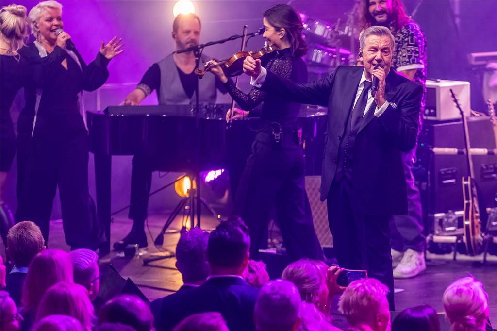 Die besten Bilder der Solidarfonds-Gala 2024: Feine Gäste feiern BVB, Hagedorn und Roland Kaiser