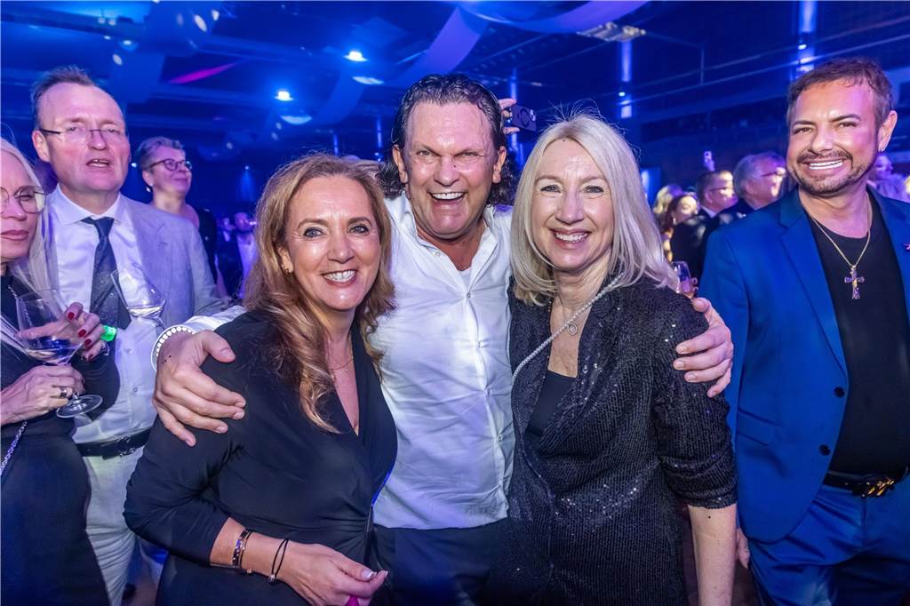 Die besten Bilder der Solidarfonds-Gala 2024: Feine Gäste feiern BVB, Hagedorn und Roland Kaiser