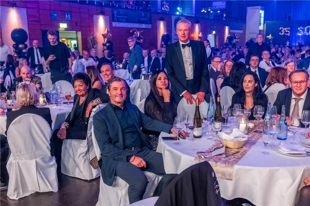Die besten Bilder der Solidarfonds-Gala 2024: Feine Gäste feiern BVB, Hagedorn und Roland Kaiser