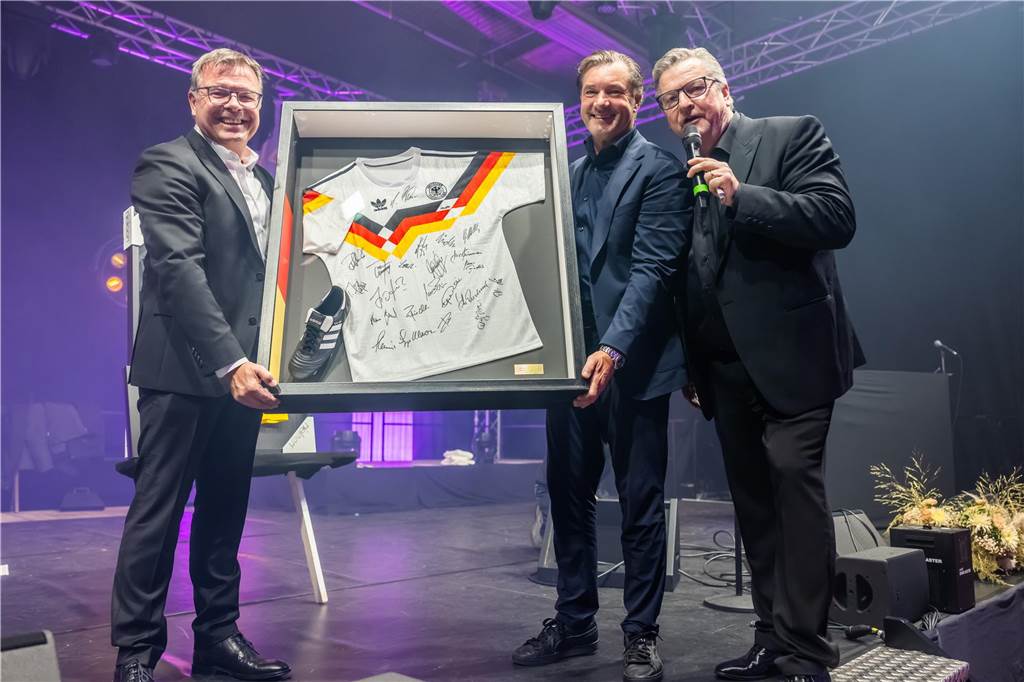 Die besten Bilder der Solidarfonds-Gala 2024: Feine Gäste feiern BVB, Hagedorn und Roland Kaiser