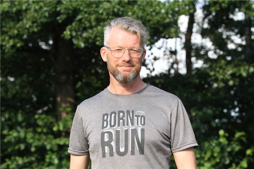 Michael Petry nimmt an einem 24-Stunden-Lauf teil und feiert eine Serie im vierstelligen Bereich 24 Stunden wird Michael Petry an diesem Wochenende am Stück laufen.