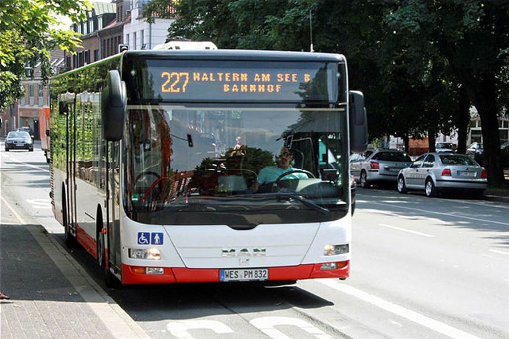 Landwirt, Fahrlehrer: Sprit wird teurer für alle, nur für Busse nicht 242 Busse sind für die Vestische im Kreis unterwegs.