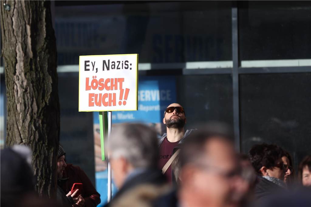 2500 Teilnehmerinnen und Teilnehmer setzten bei der Demo in Lünen am Samstag (27.1.) ein Zeichen gegen Rechts.