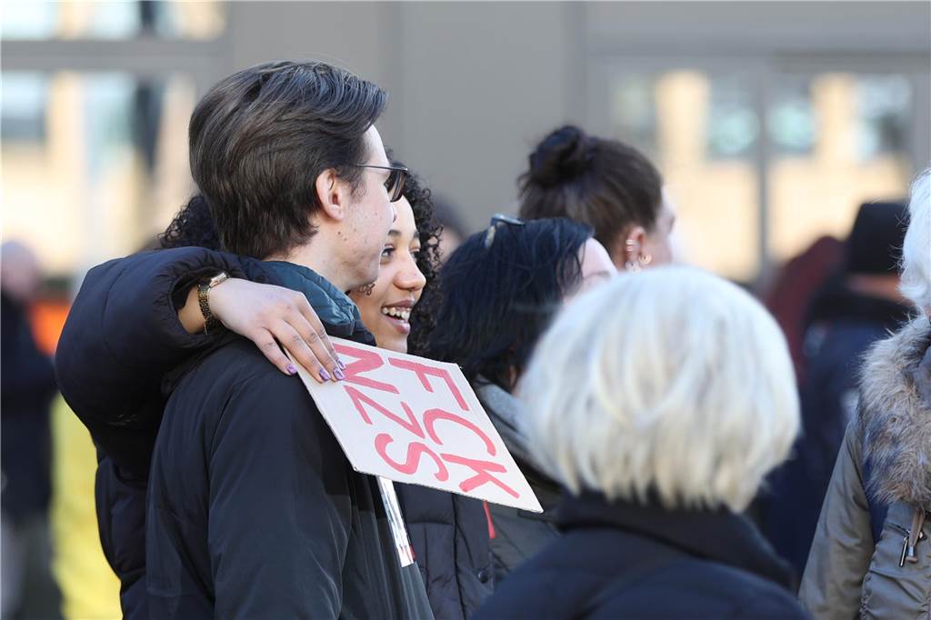 2500 Teilnehmerinnen und Teilnehmer setzten bei der Demo in Lünen am Samstag (27.1.) ein Zeichen gegen Rechts.
