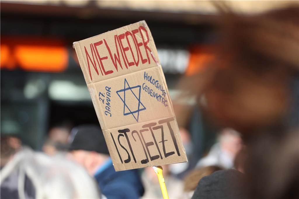 2500 Teilnehmerinnen und Teilnehmer setzten bei der Demo in Lünen am Samstag (27.1.) ein Zeichen gegen Rechts.