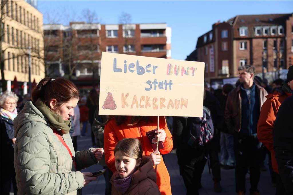 2500 Teilnehmerinnen und Teilnehmer setzten bei der Demo in Lünen am Samstag (27.1.) ein Zeichen gegen Rechts.